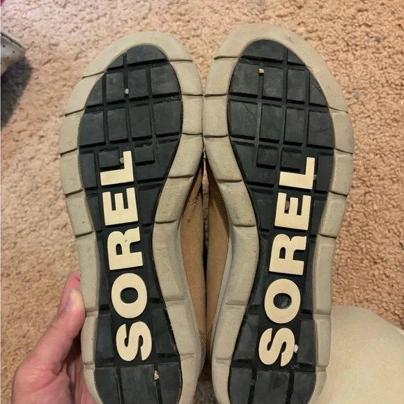 Sorel explore Joan boot. Size 9 - Picture 7 of 8